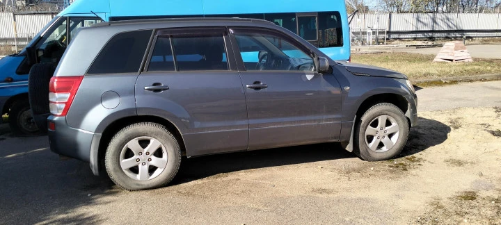 Автомобиль "Сузуки Гранд Витара"